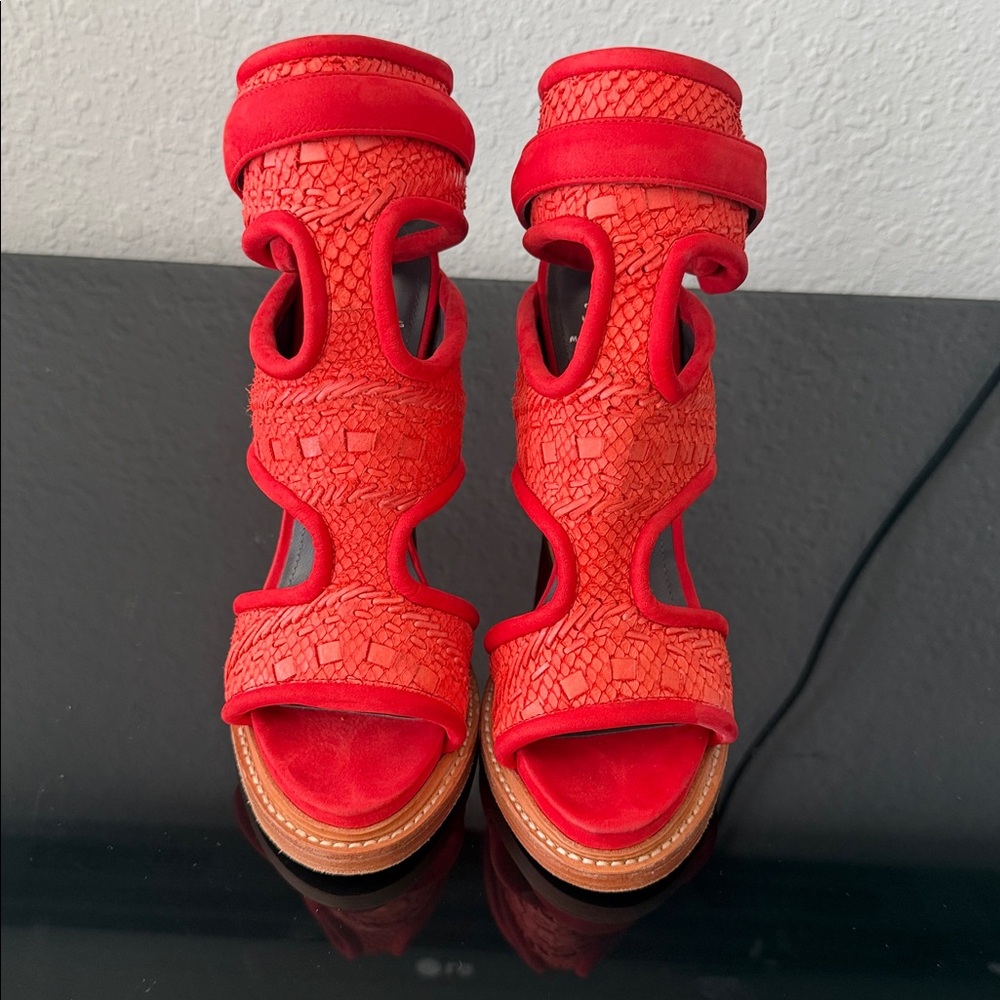 Monika Chiang orange/Red Textured Sandals
